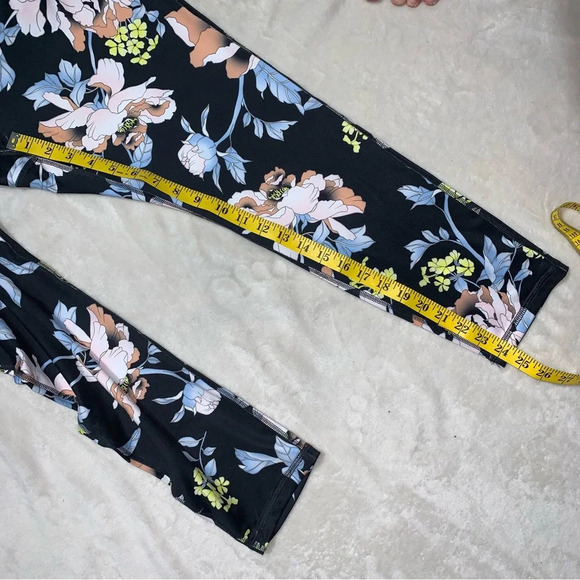 Mono B NWOT Floral Print Athletic Cropped Leggings size 1X - Picture 9 of 9